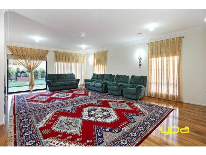 4 Briar Valley Rise, Caroline Springs VIC 3023