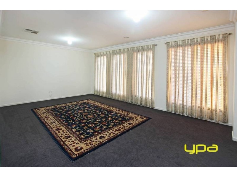 4 Briar Valley Rise, Caroline Springs VIC 3023