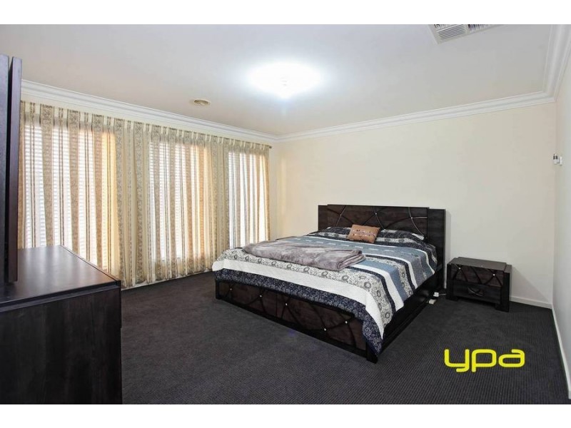 4 Briar Valley Rise, Caroline Springs VIC 3023