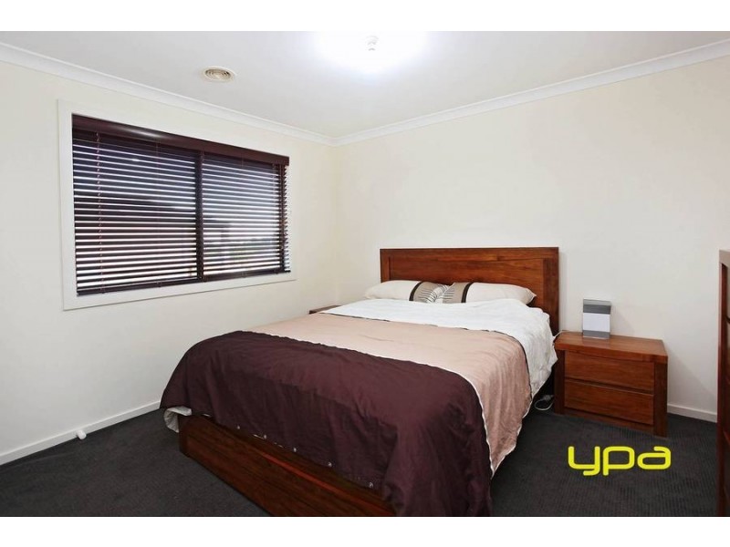 4 Briar Valley Rise, Caroline Springs VIC 3023