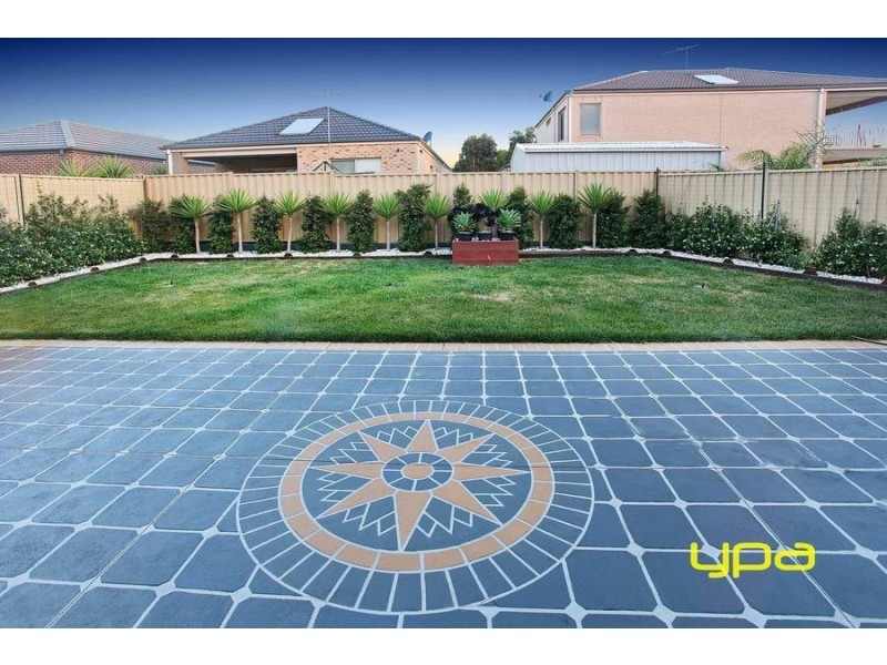 4 Briar Valley Rise, Caroline Springs VIC 3023