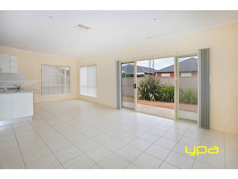48 Mount Way, Caroline Springs VIC 3023
