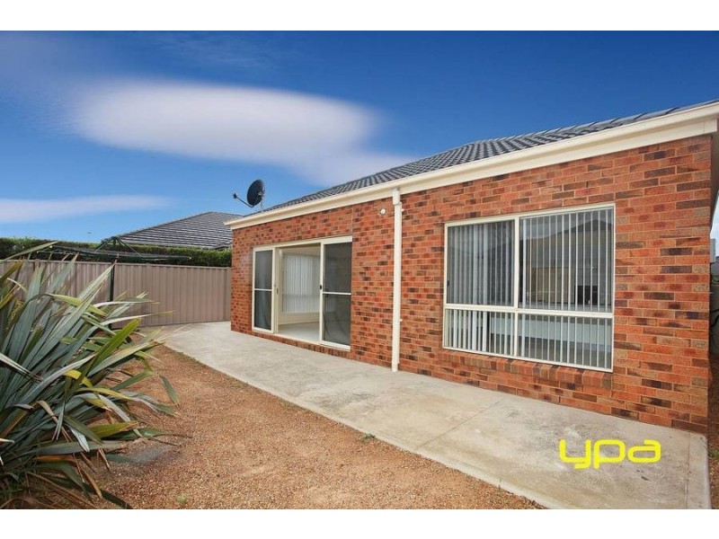 48 Mount Way, Caroline Springs VIC 3023