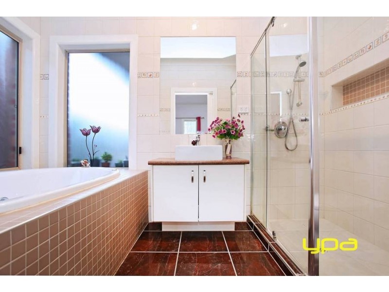 44 Kororoit Approach, Caroline Springs VIC 3023