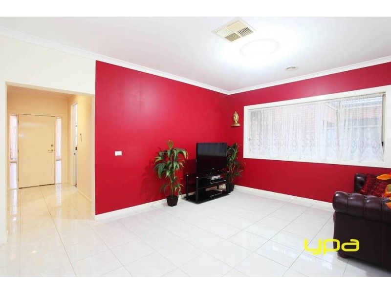 44 Kororoit Approach, Caroline Springs VIC 3023