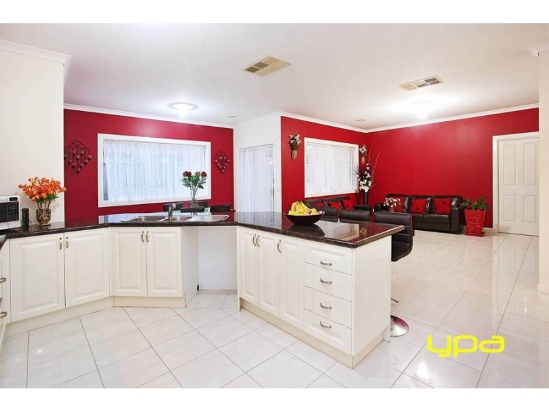 44 Kororoit Approach, Caroline Springs VIC 3023