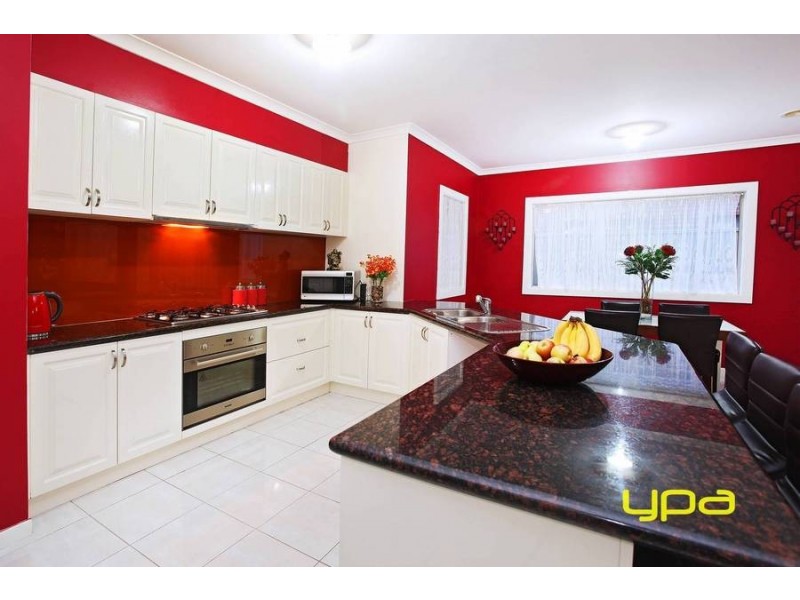 44 Kororoit Approach, Caroline Springs VIC 3023