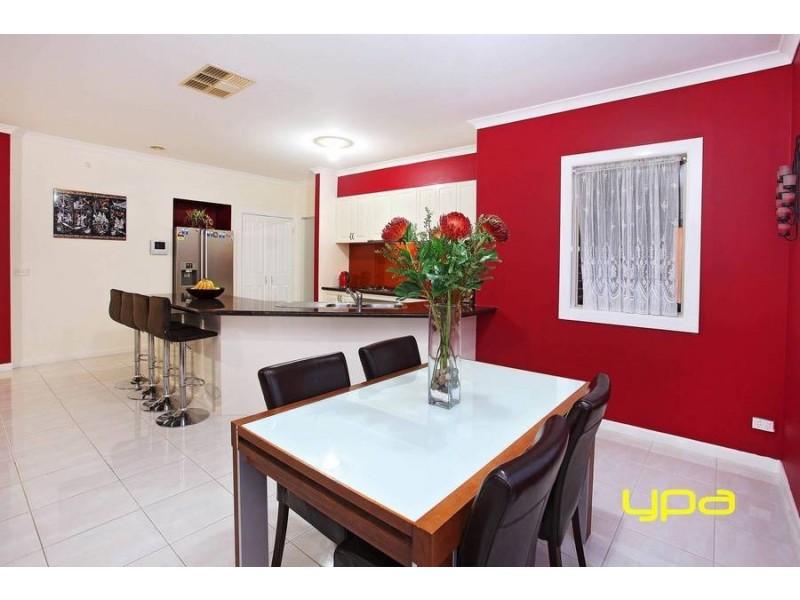 44 Kororoit Approach, Caroline Springs VIC 3023