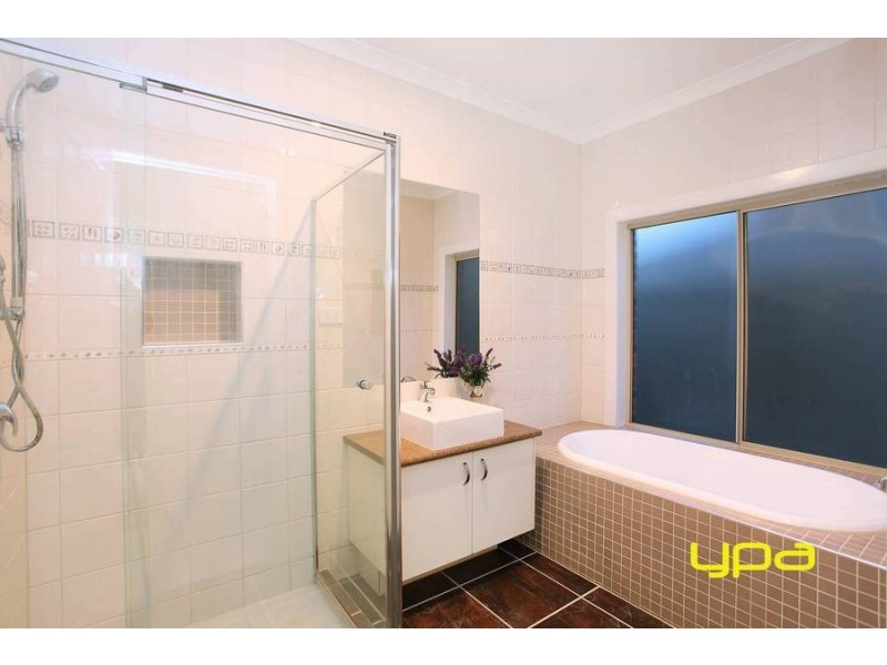 44 Kororoit Approach, Caroline Springs VIC 3023