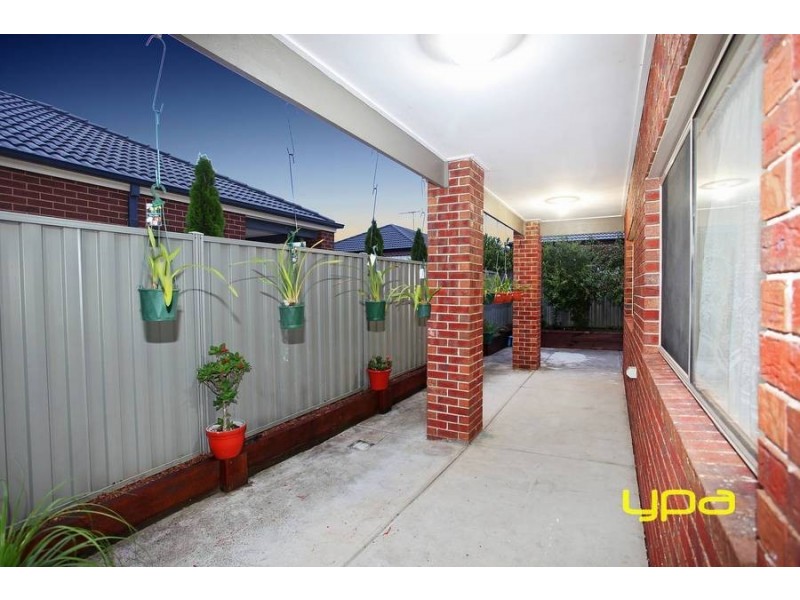 44 Kororoit Approach, Caroline Springs VIC 3023