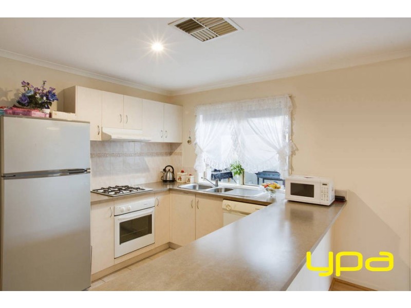 4 Earlington Blvd, Burnside VIC 3023