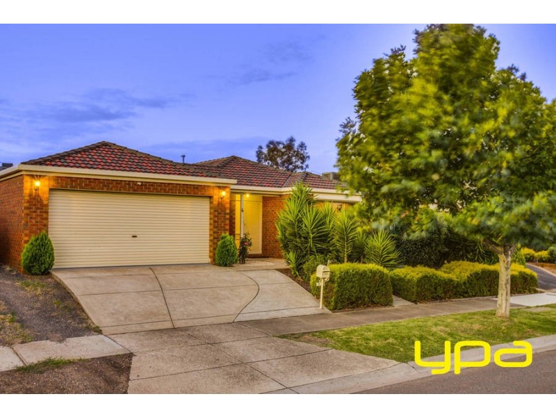 4 Earlington Blvd, Burnside VIC 3023