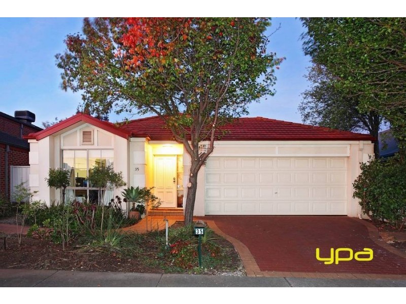35 Blakeville Drive, Caroline Springs VIC 3023