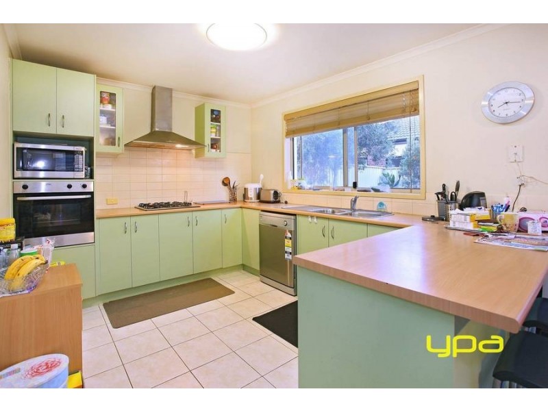 35 Blakeville Drive, Caroline Springs VIC 3023