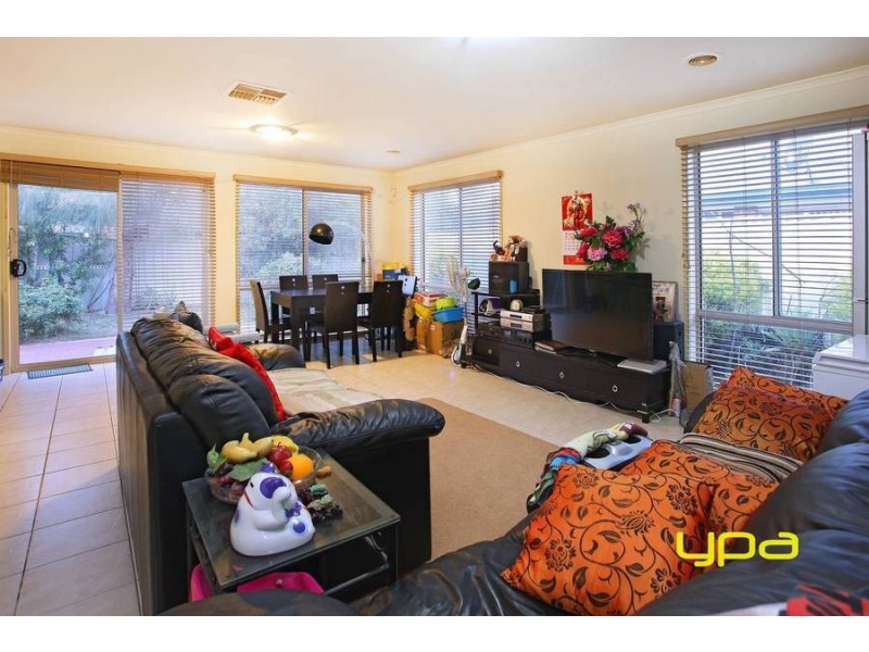 35 Blakeville Drive, Caroline Springs VIC 3023