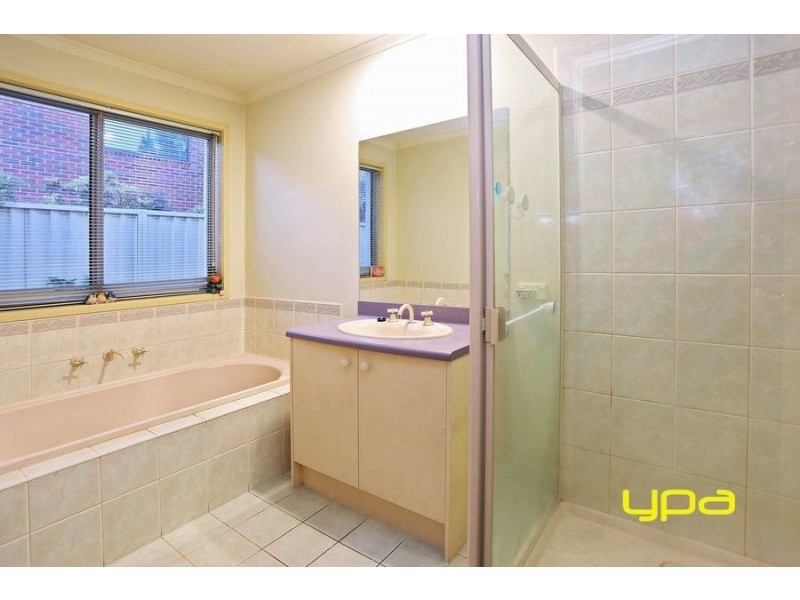 35 Blakeville Drive, Caroline Springs VIC 3023