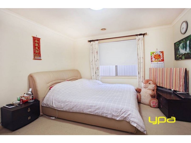 35 Blakeville Drive, Caroline Springs VIC 3023