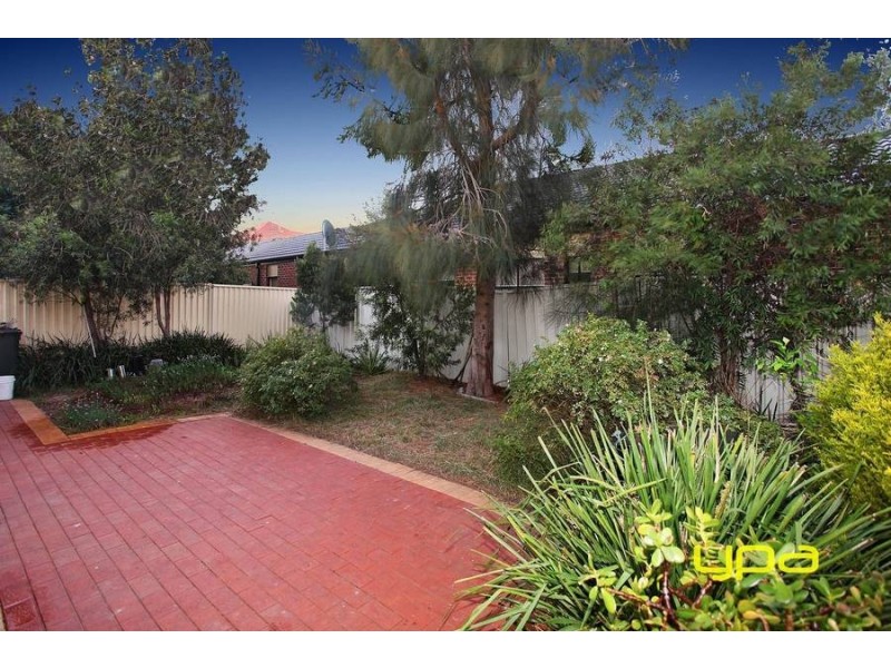 35 Blakeville Drive, Caroline Springs VIC 3023