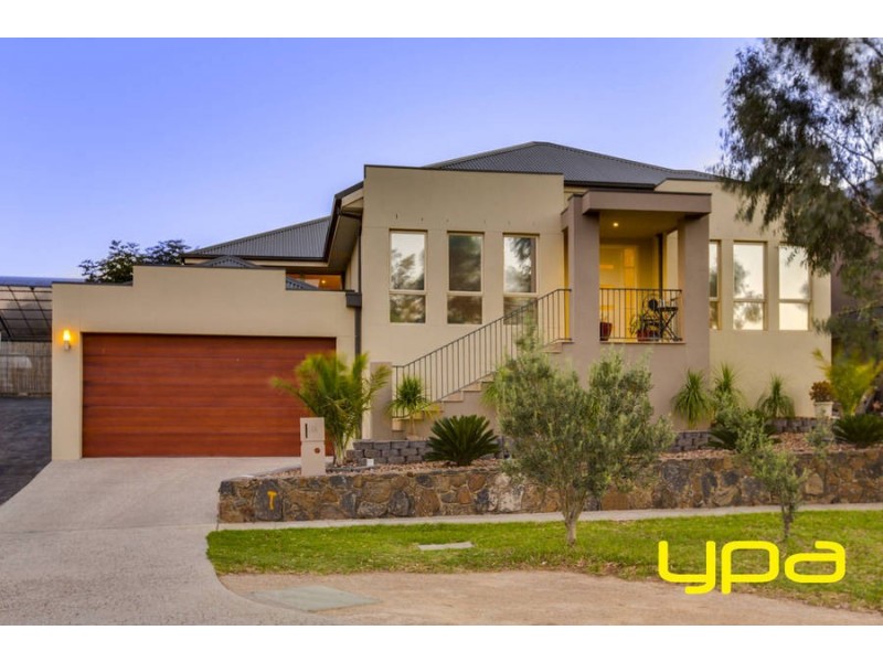 18 Woodruff Place, Caroline Springs VIC 3023