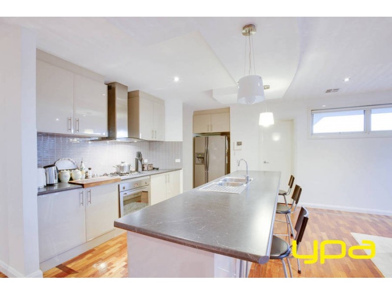 18 Woodruff Place, Caroline Springs VIC 3023