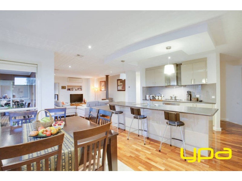 18 Woodruff Place, Caroline Springs VIC 3023