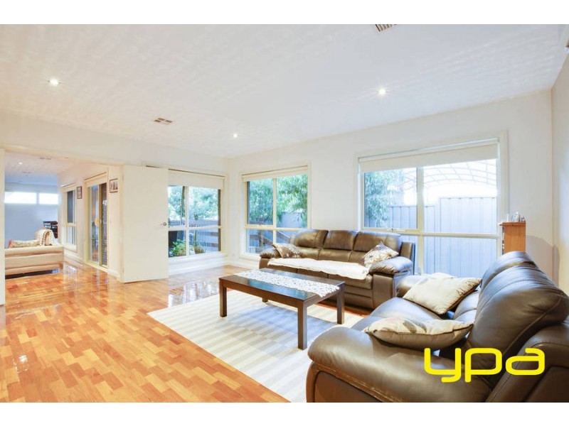 18 Woodruff Place, Caroline Springs VIC 3023