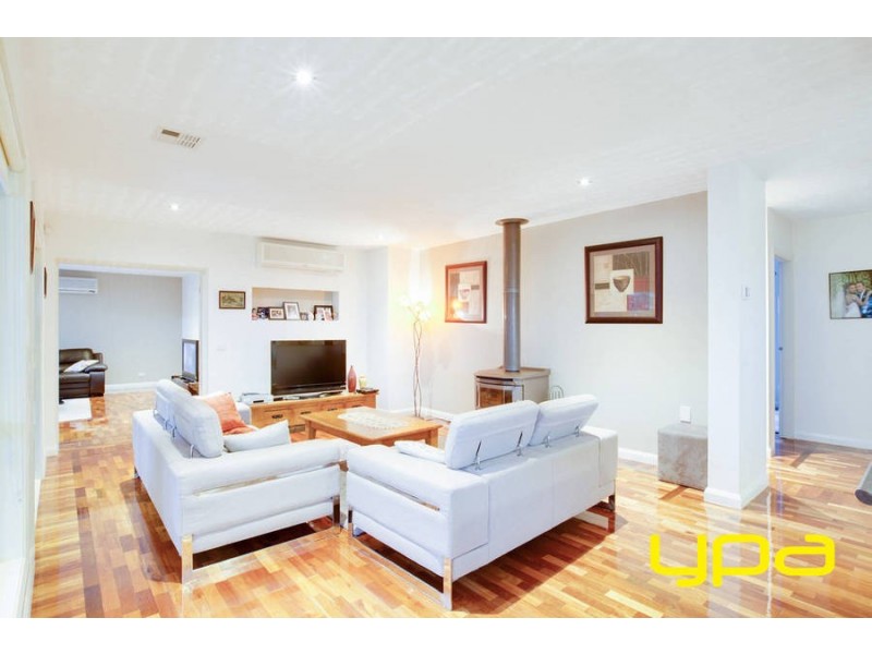 18 Woodruff Place, Caroline Springs VIC 3023