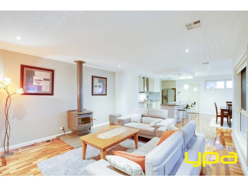 18 Woodruff Place, Caroline Springs VIC 3023