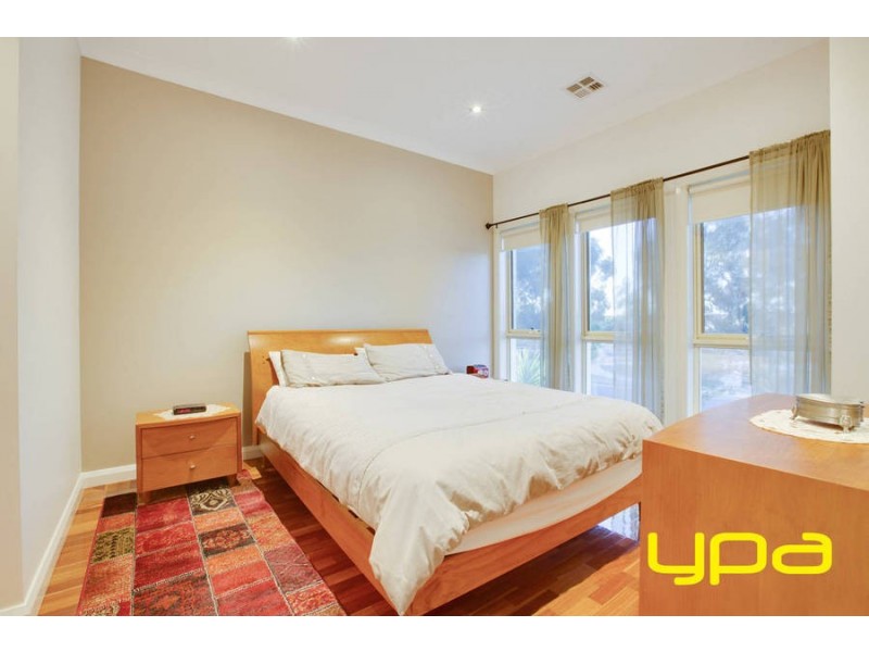 18 Woodruff Place, Caroline Springs VIC 3023