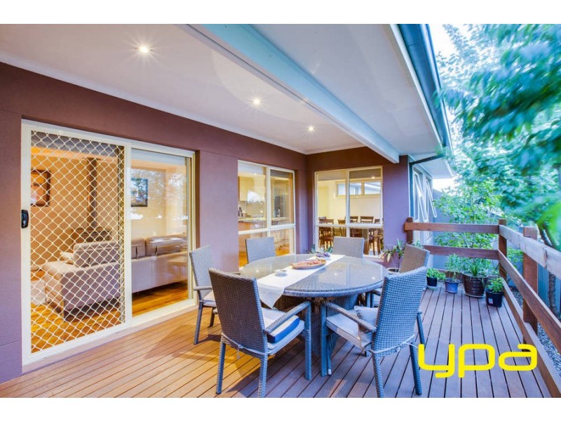 18 Woodruff Place, Caroline Springs VIC 3023