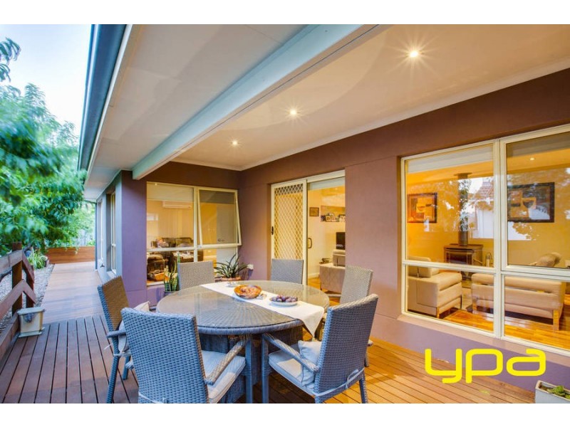 18 Woodruff Place, Caroline Springs VIC 3023