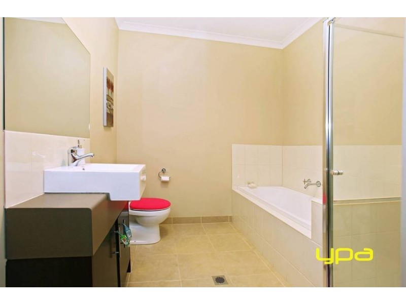 10/30-40 College Street, Caroline Springs VIC 3023