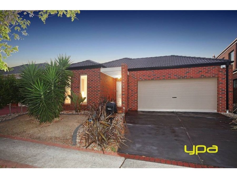 13 Calthrope Green, Caroline Springs VIC 3023