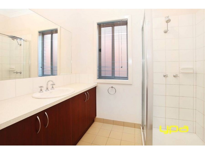 13 Calthrope Green, Caroline Springs VIC 3023