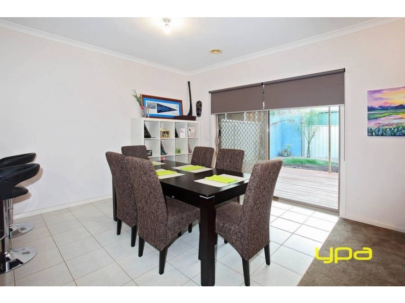 13 Calthrope Green, Caroline Springs VIC 3023