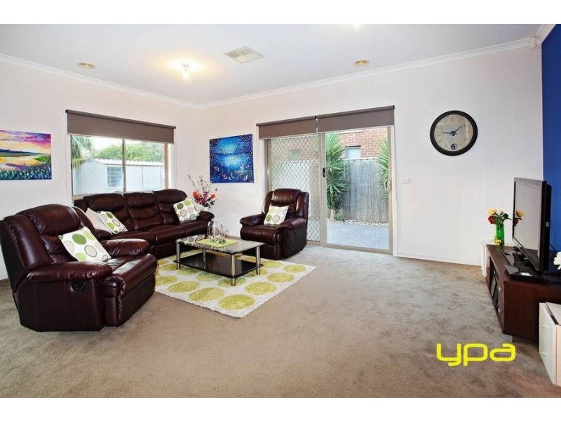 13 Calthrope Green, Caroline Springs VIC 3023