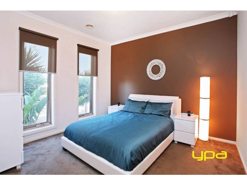 13 Calthrope Green, Caroline Springs VIC 3023