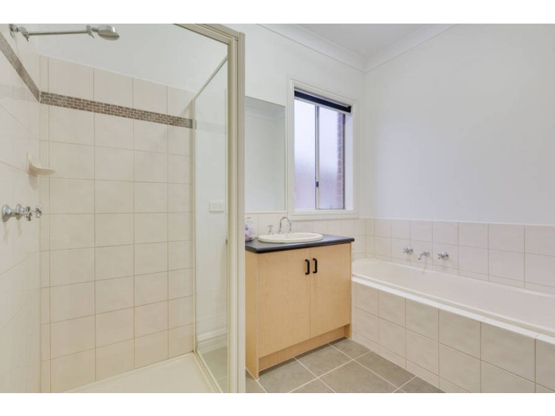 2 Alderstead Place, Caroline Springs VIC 3023