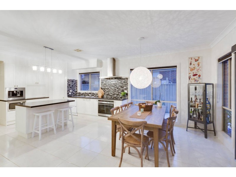 2 Alderstead Place, Caroline Springs VIC 3023