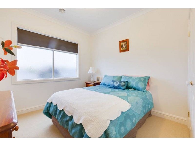 2 Alderstead Place, Caroline Springs VIC 3023
