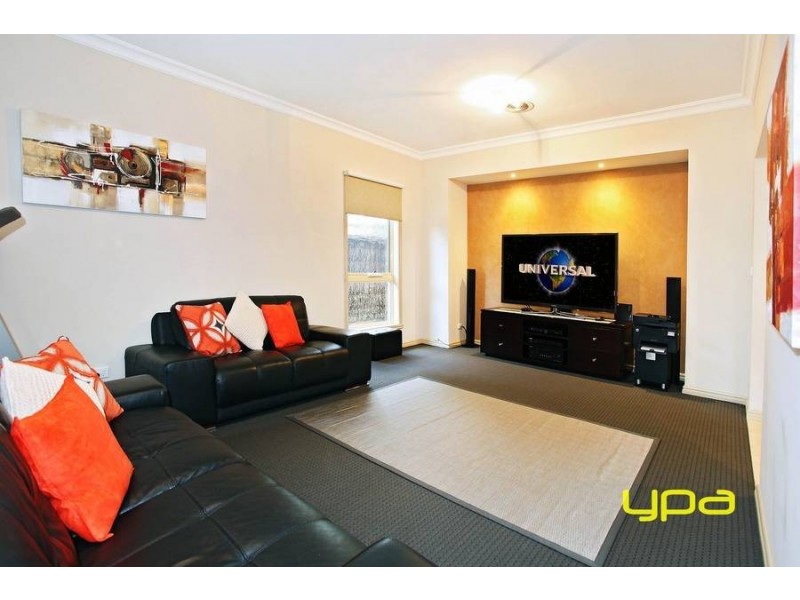 4 Rosslyn Cove, Caroline Springs VIC 3023