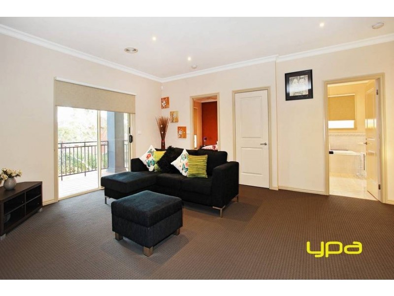 4 Rosslyn Cove, Caroline Springs VIC 3023