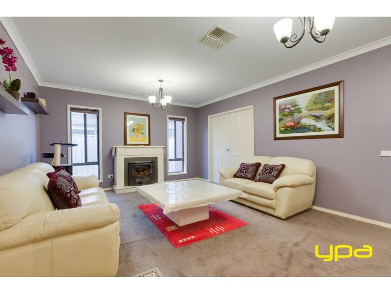 7 Daly Circuit, Caroline Springs VIC 3023