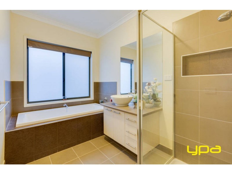 7 Daly Circuit, Caroline Springs VIC 3023