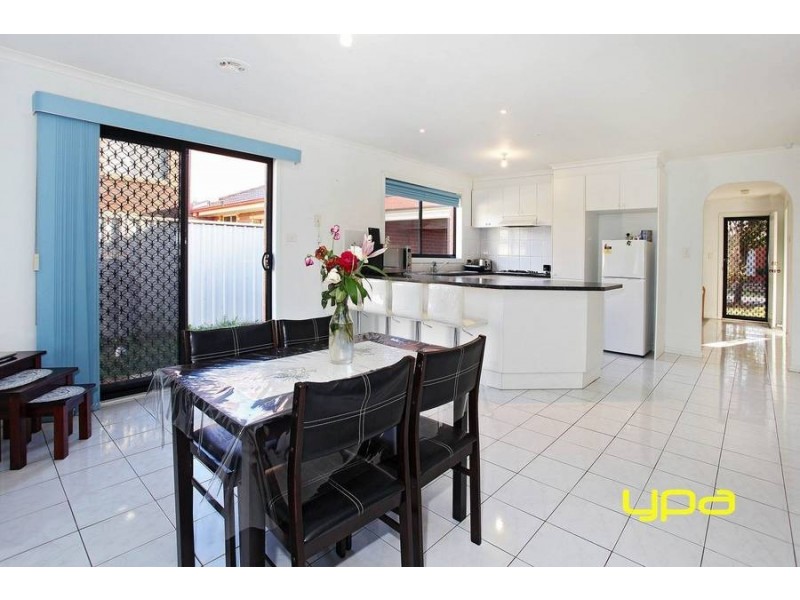 5 Diggers Place, Caroline Springs VIC 3023