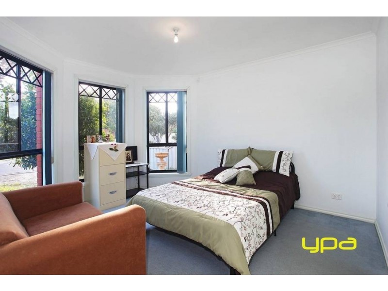 5 Diggers Place, Caroline Springs VIC 3023