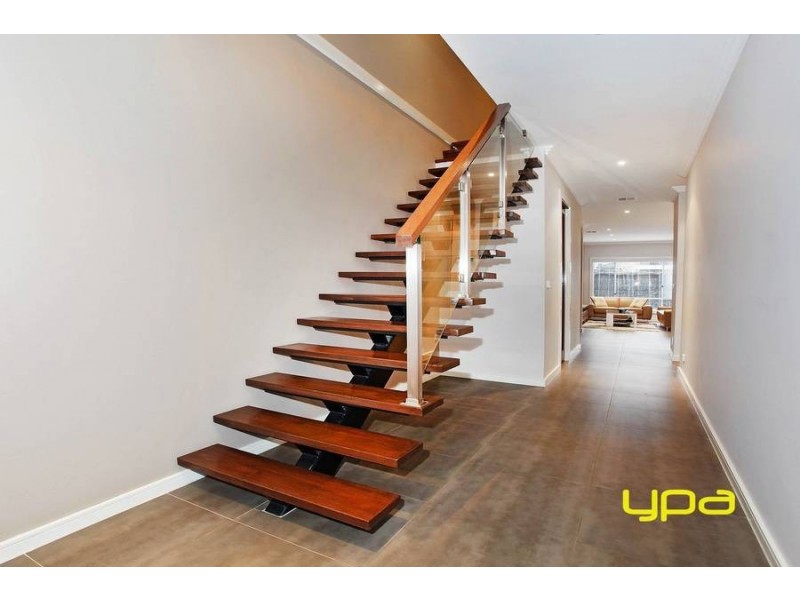 15 Beaconsfield Lane, Caroline Springs VIC 3023