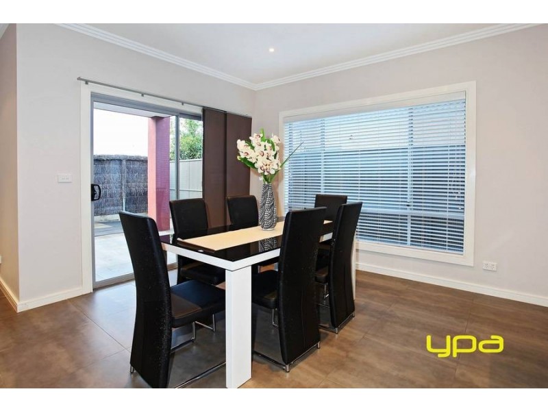 15 Beaconsfield Lane, Caroline Springs VIC 3023