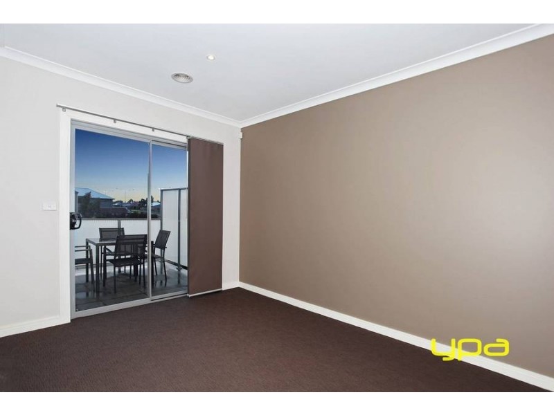 15 Beaconsfield Lane, Caroline Springs VIC 3023