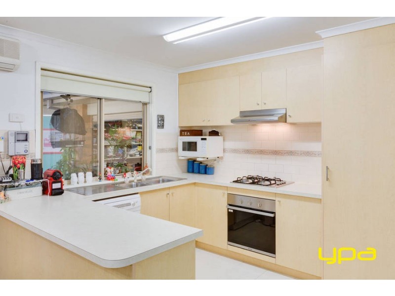 12 Flintoff Avenue, Burnside VIC 3023